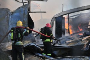 Ugniagesiai sukelti ant kojų – Klaipėdos r. dega angaras