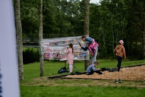 Tarp pušų ir Vilnelės vingių – vieta, kur dabar verda Lavoriškių vasara