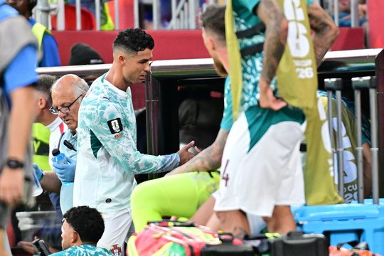 Futbolo spektaklis: anksčiau laiko pakeistas C. Ronaldo įsiuto, o mačo pabaiga virto tikra drama