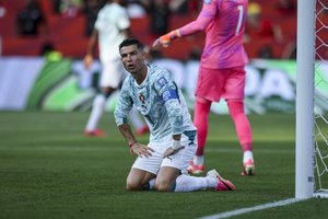 Futbolo spektaklis: anksčiau laiko pakeistas C. Ronaldo įsiuto, o mačo pabaiga virto tikra drama