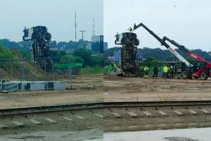 Kaune – neeilinis vaizdas: šiukšliavežė atsistojo piestu