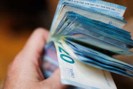 Vilniuje iš buto dingo pinigai ir auksinė moneta
