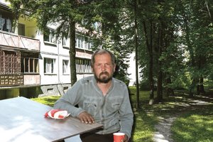 Kaunietis jau metus gyvena degalinėje: į gatvę išprašė mylimosios dukra