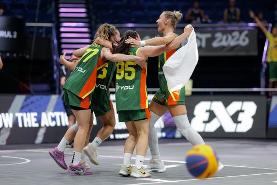 Lietuvos trijulių rinktinės krepšininkės Bukarešte tapo turnyro vicečempionėmis