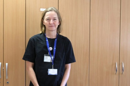 Atrado senelių gimtinę: Šiaulių ligoninėje vėl savanoriauja chirurgė iš Australijos