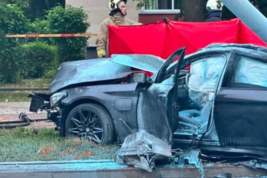 Sumaitotas BMW, du žuvę keleiviai ir sustabdytas eismas: Vilnių sukrėtė tragiška avarija