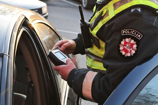 Klaipėdoje prie vairo įkliuvo neblaivus karys