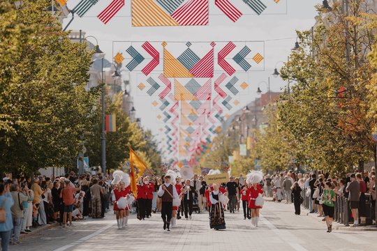Vilniaus centre – tūkstančių vaikų ritmu: Moksleivių dainų šventė įsibėgėja