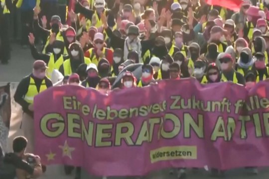 Erfurte protestai prieš „Alternatyvą Vokietijai“: tūkstančiai blokavo kelius per partijos suvažiavimą