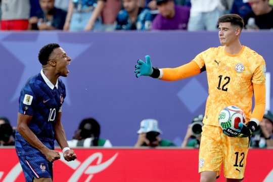 Negražaus futbolo vakare – išvargta Prancūzijos pergalė ir K. Mbappe įvartis