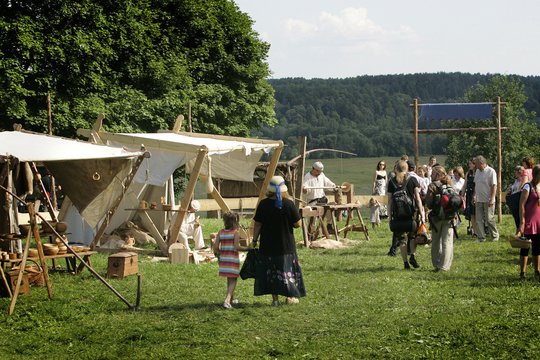 Kernavės festivalyje – skaudi nelaimė: ietimi sužeistas vyras