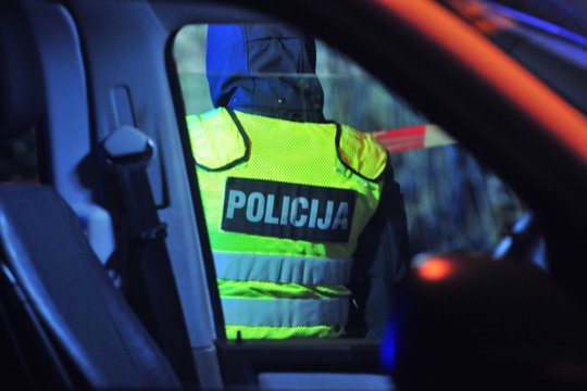 Vilniuje lūpų dažais aprašinėti žydų bendruomenės pastato stiklai: policija pradėjo tyrimą