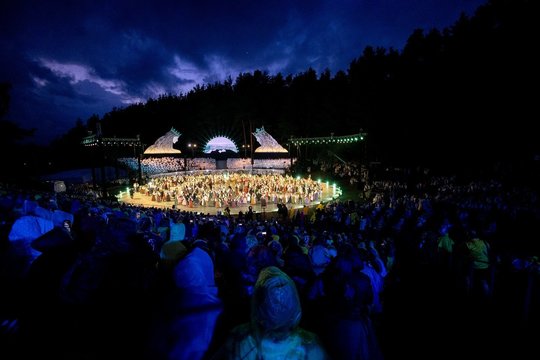 Dainų šventės akimirka: Kalnų parke vyko ansamblių vakaras „Metų ritmu“