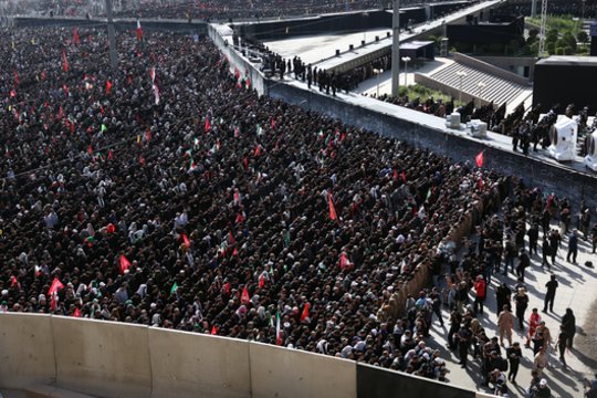 Teherane sekmadienį laikomos A. Khamenei laidotuvių pamaldos