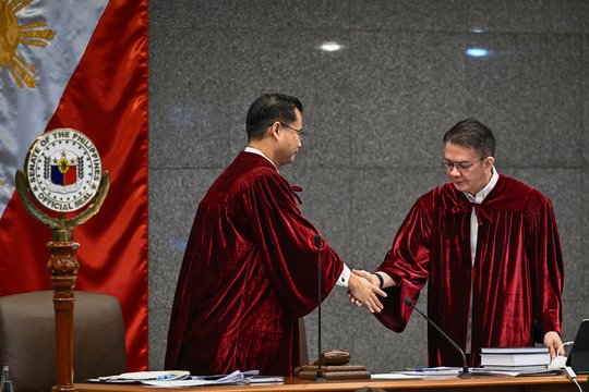 Filipinuose prasidėjo istorinis viceprezidentės S. Duterte apkaltos procesas