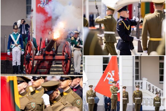 Simono Daukanto aikštėje – iškilminga vėliavų pakėlimo ceremonija