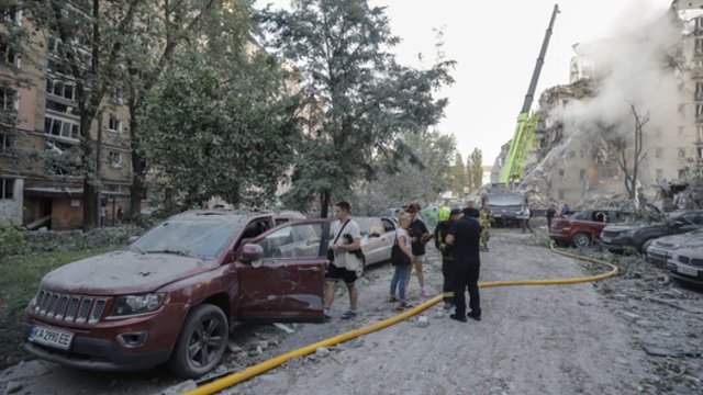 Rusų raketos vėl pataikė į gyvenamuosius namus: „Nebuvo kur pasislėpti“