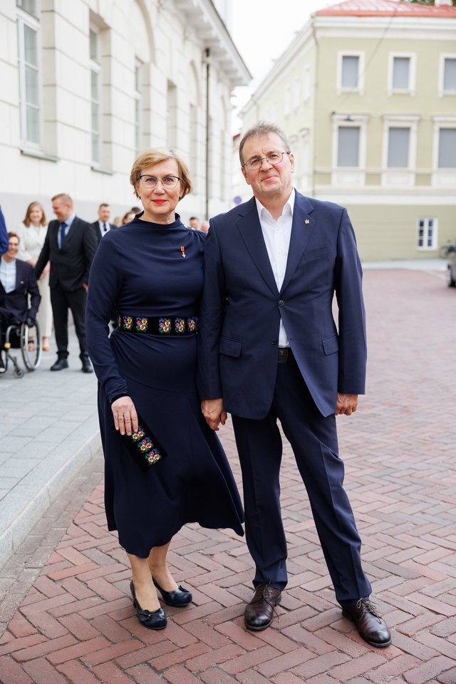 Į Prezidentūrą rinkosi pasipuošęs šalies elitas.<br> T. Bauro nuotr.