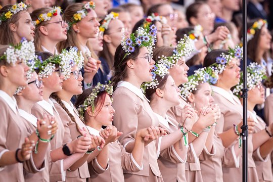 Per visą pasaulį nuaidėjo „Tautiška giesmė“: dešimtys tūkstančių žmonių himną atliko ir Vingio parke