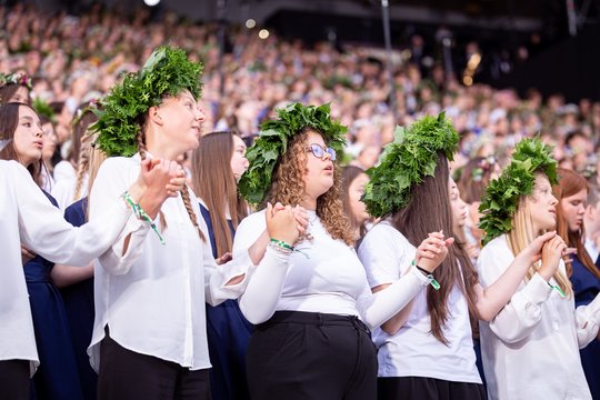 Per visą pasaulį nuaidėjo „Tautiška giesmė“: dešimtys tūkstančių žmonių himną atliko ir Vingio parke