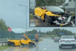 Vos akimirka – ir prabangus automobilis virto metalo krūva: žala – milžiniška