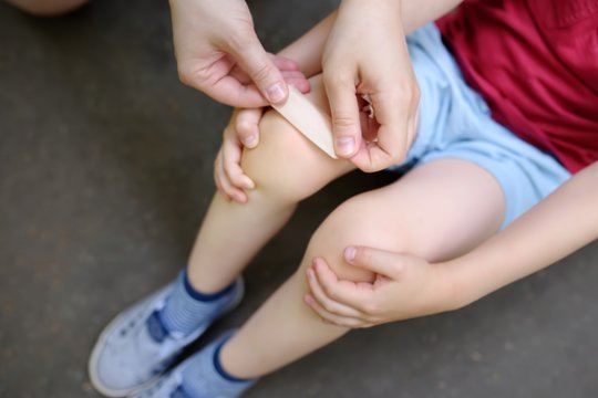 Pirmoji pagalba vaikams: kada pakanka stebėti namuose, o kada skubiai kreiptis į gydytoją?