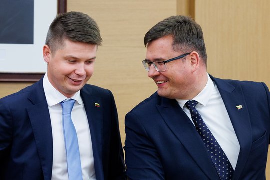 Susitikime su M. Katelynu – pašaipi Ž. Pavilionio replika: „Kaip jūs mus ginsite, mielas jaunuoli?“