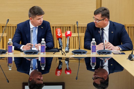 Susitikime su M. Katelynu – pašaipi Ž. Pavilionio replika: „Kaip jūs mus ginsite, mielas jaunuoli?“