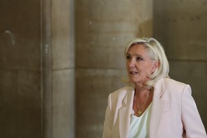 Teismas uždraudė Prancūzijos kraštutinių dešiniųjų lyderei M. Le Pen 15 mėnesių eiti valstybines pareigas