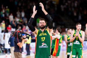 „Los Angeles Lakers“ nusisuko nuo Jono Valančiūno