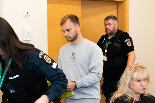 Žiniasklaida: po KT sprendimo paauglius seksualiai išnaudojęs R. Jakštys paleistas į laisvę