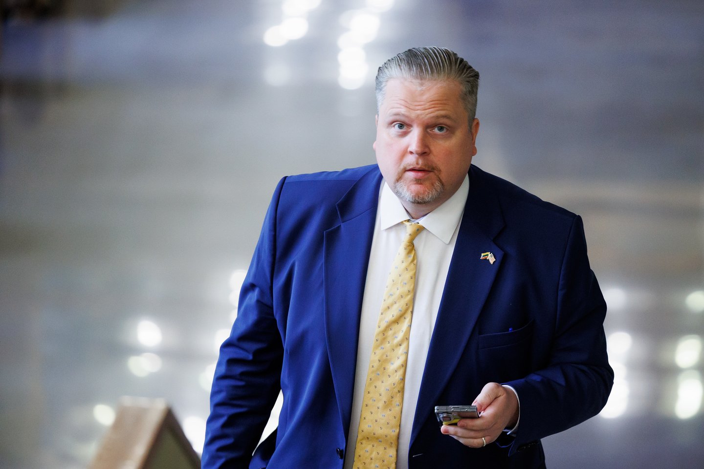 Taurimas Valys atvyko į TS-LKD frakcijos posėdį.<br>T. Bauro nuotr.