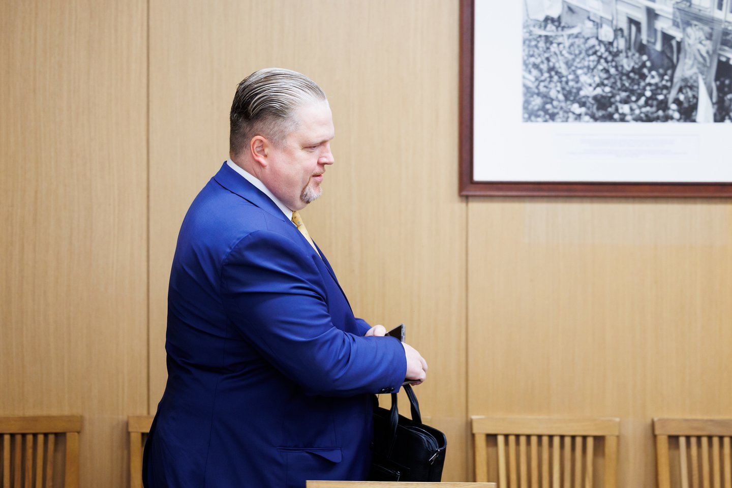 Taurimas Valys atvyko į TS-LKD frakcijos posėdį.<br>T. Bauro nuotr.
