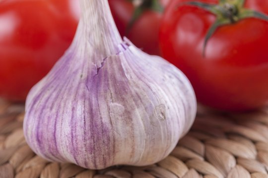 Pavojinga sveikatai: su šiais produktais negalima valgyti česnako