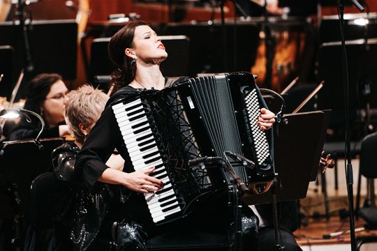 Garsioji akordeono žvaigždė Ksenija Sidorova koncertuos Vilniuje