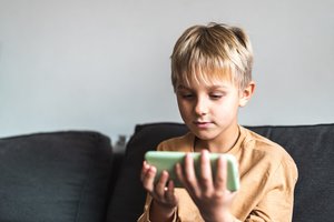 Tėvams siunčia žinutę: stebėkite ne tik ekranus