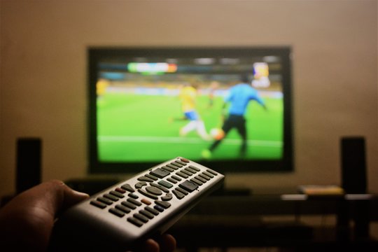 Futbolo čempionatas paskatino rekordinę televizorių prekybą: pardavimai šoktelėjo daugiau nei 50 proc.
