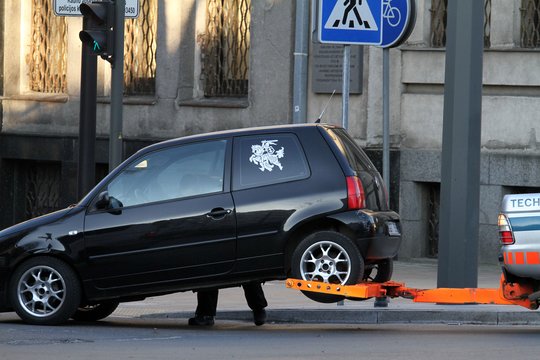 Ne kiekvieną automobilį galima tempti: viena klaida gali pridaryti rimtų gedimų