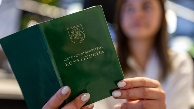 Siūlymą pasitelkti referendumą dėl branduolinio ginklo laiko politiniu šou: tai pasipriešinimo forma
