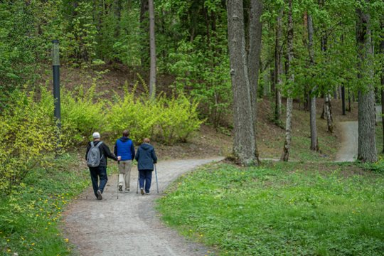 Laikas keltis nuo sofos: ekspertai pataria, kaip skatinti fizinį aktyvumą