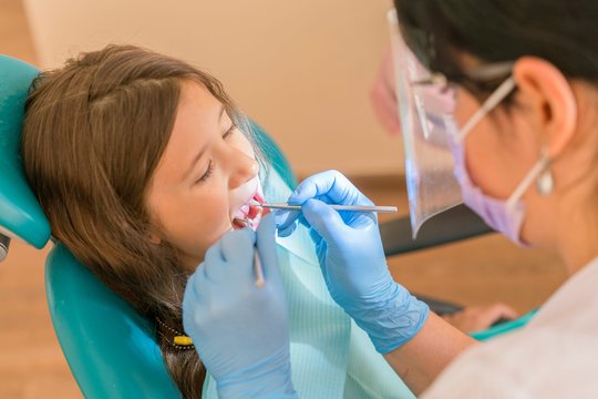 Odontologo kėdėje mirė 7-erių mergaitė: įtarimų šešėlis krito ant medikų