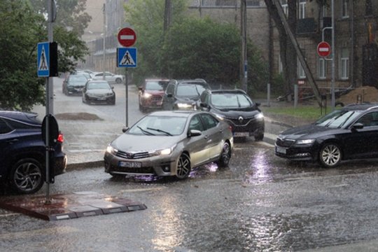 Ne tik lietus, bet ir audros: sinoptikai įspėja, kokie orai lauks ketvirtadienį