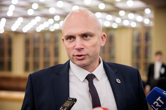 Seimo etikos sargai tirs Lietuvos karius „idiotais“ išvadinusio V. Šeršniovo pasisakymus