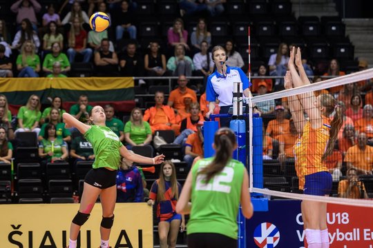 Pirmosios pergalės Europos čempionate siekiančioms Lietuvos tinklininkėms liko paskutinė galimybė