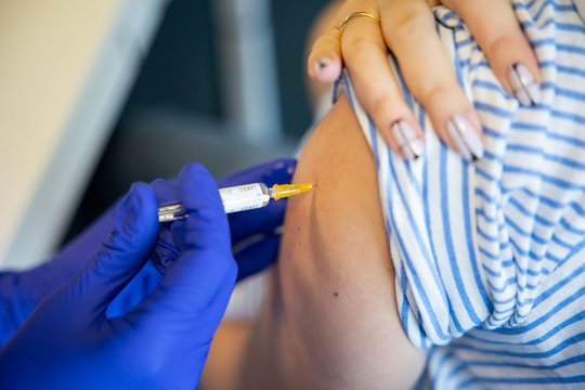 Gyventojai skiepus vertina palankiai, bet penktadalis yra bent kartą atsisakę skiepytis