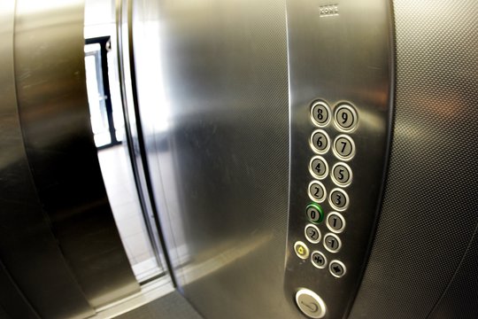 Šiauliuose lifte įstrigo trys vaikai – gelbėjo ugniagesiai