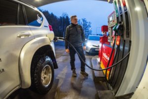 Ketvirtadienį degalinėse – nauji skaičiai: šie degalai vėl brango