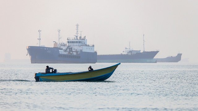 Atmosferai aplink Iraną kaistant, naftos rinka reaguoja santūriai: skelbia, kiek pakilo kaina