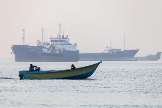 Atmosferai aplink Iraną kaistant, naftos rinka reaguoja santūriai: skelbia, kiek pakilo kaina