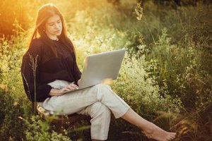 Darbas nuotoliu iš sodybos: ką daryti, kad internetas veiktų sklandžiai?